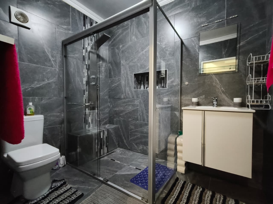 3 Bedroom Property for Sale in Wavecrest Eastern Cape